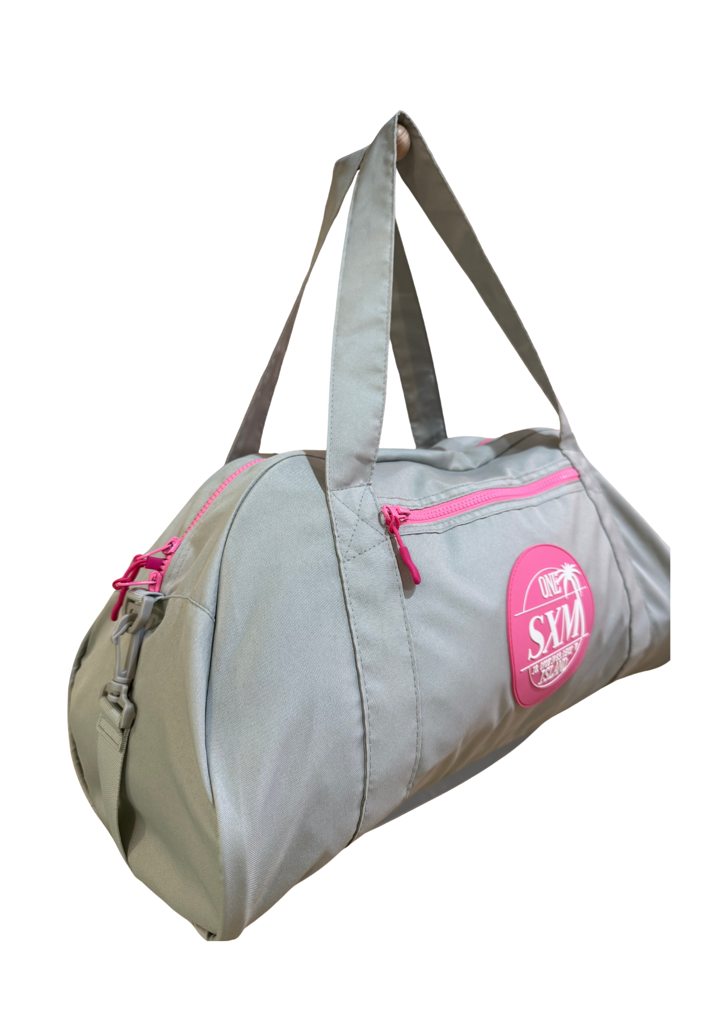 Sac de sport gris avec des touches de rose