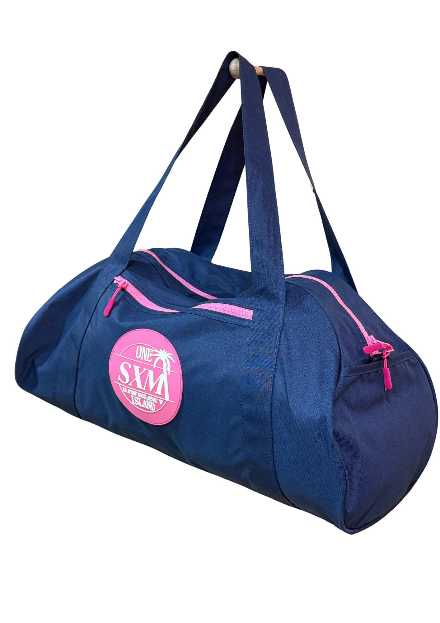 Sac de sport bleu marine avec des touches de rose