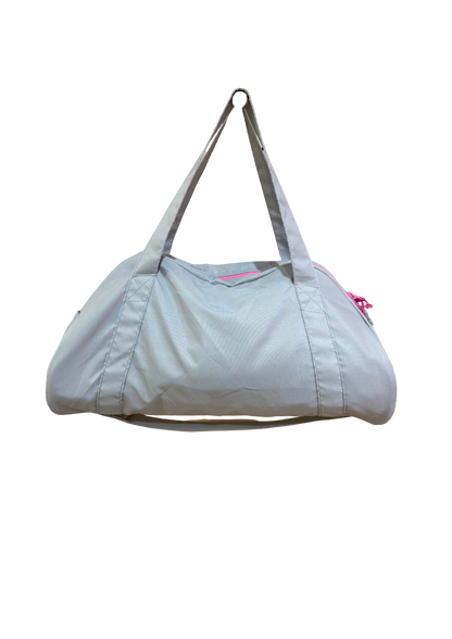 Sac de sport gris avec des touches de rose