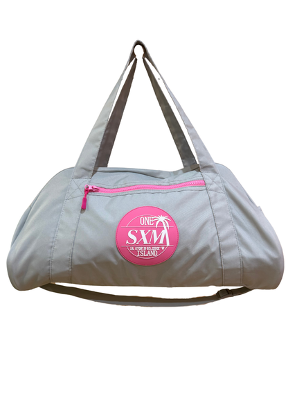 Sac de sport gris avec des touches de rose